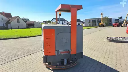 Sitte-på feie- og støvsuging maskiner 2008  Nilfisk CR1200 (4)