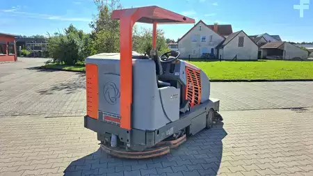 Sitte-på feie- og støvsuging maskiner 2008  Nilfisk CR1200 (5)