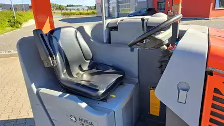 Sitte-på feie- og støvsuging maskiner 2008  Nilfisk CR1200 (8)