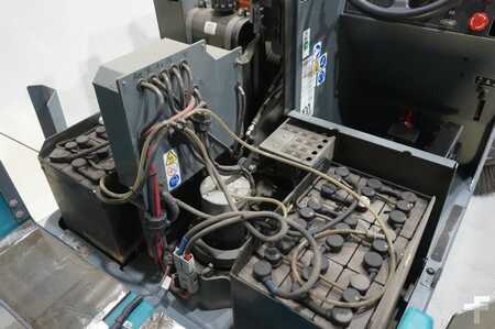 Veeg-zuig-machine 2016  Tennant S20 (6)