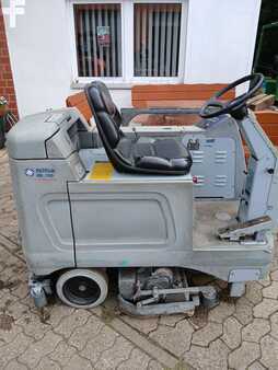 Ride on Scrubber Dryer 2017  Nilfisk BR700C (1)