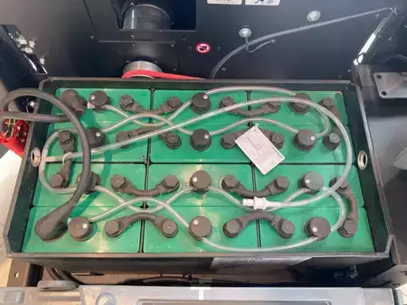 Kehrsaugmaschine 2024  Kärcher KM 100/120 R Bp Pack (8)