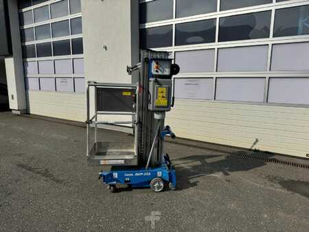 Nacelle à mât vertical  Genie AWP-25S (3)