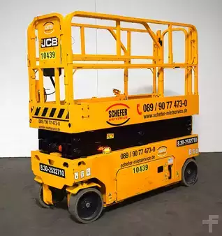 Egyéb 2017  JCB 8.30 (2)