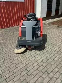 Ride On Vacuum Sweeper 2023  Hako B 980 R (1)