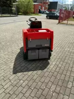 Ride On Vacuum Sweeper 2023  Hako B 980 R (2)