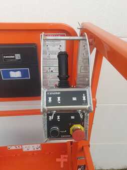 Pracovní plošina s nůžkovým zdvihem 2025  Snorkel S3226E (7)