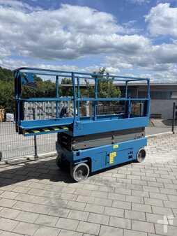 Schaarhoogwerker 2012  Genie GS-2632 neu lackiert (13)