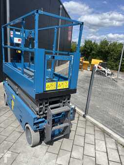 Schaarhoogwerker 2012  Genie GS-2632 neu lackiert (2)