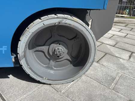 Schaarhoogwerker 2012  Genie GS-2632 neu lackiert (4)