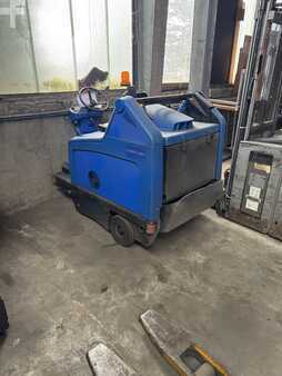 Kehrsaugmaschine 2017  Nilfisk Floortec R 680 B (1)