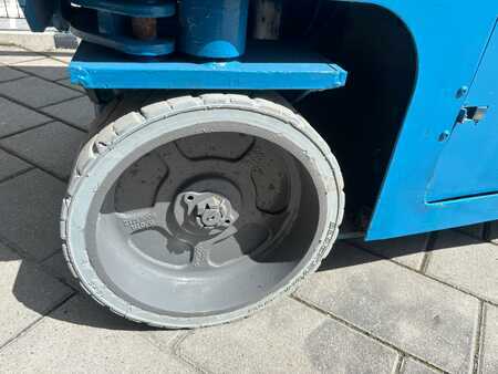 Piattaforme aeree a pantografo 2014 Genie GS2032 (4)