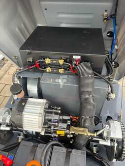 Zamiatarki próżniowe samojezdne 2024  [div] Westfield S1250 Aufsitzkehrmaschine Neugerät (8)