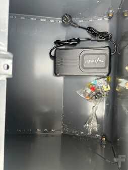 Zamiatarki próżniowe samojezdne 2024  [div] Westfield S1250 Aufsitzkehrmaschine Neugerät (9)