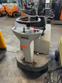 Ride-on fejemaskiner - Nilfisk SR1000S (1)