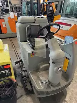 Ride-on fejemaskiner - Nilfisk BR 950CS (1)