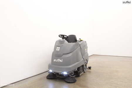 Ride On Vacuum Sweeper 2018  Kärcher B 200 R (2)