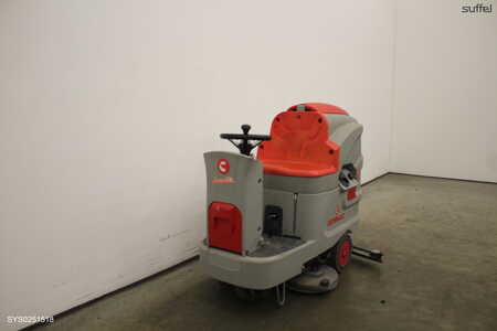 Sitte-på feie- og støvsuging maskiner 2012  Comac INNOVA 85B (2)