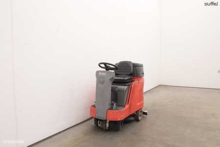 Ride On Vacuum Sweeper  Hako B 75 K (2)