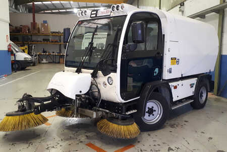 Máquina de limpeza de ruas 2014  Ausa B400 H (1)