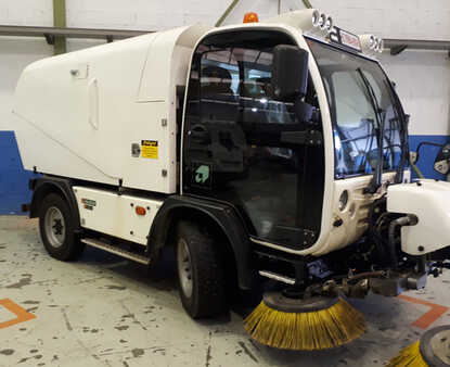 Máquina de limpeza de ruas 2014  Ausa B400 H (3)