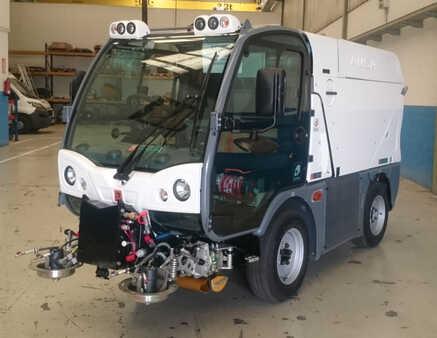 Máquina de limpeza de ruas 2017  Ausa B200 H LINK (1)