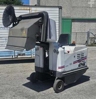 Ride On Scrubber Dryer  Dulevo 1100 EH (3)