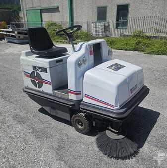 Ride On Scrubber Dryer  Dulevo 1100 EH (4)