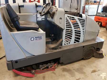 Pedestrian Vacuum Sweeper 2012  Nilfisk VEEG-SCHROB CR 1200D (2)