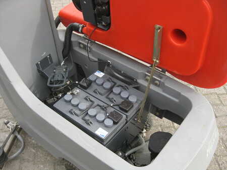Automat na mokré drhnutí 2009  Hako Scrubmaster B70 (4)
