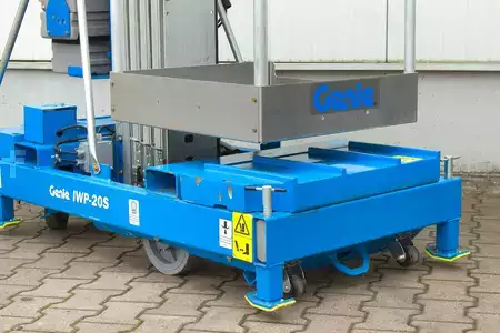 Senkrechtarbeitsbühne 2017  Genie IWP-20S (16)