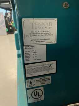 Stroj na drhnutí a vysávání  Tennant M7100 (4)
