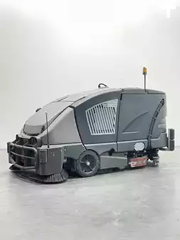 Ручна вакуумна підмітальна машина 2018  Nilfisk CS7010 1200B (1)