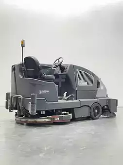 Ручна вакуумна підмітальна машина 2018  Nilfisk CS7010 1200B (2)