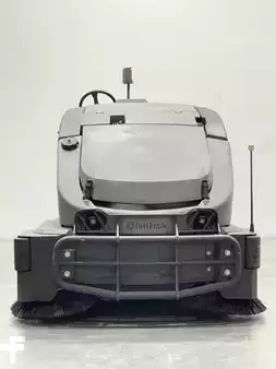 Ручна вакуумна підмітальна машина 2018  Nilfisk CS7010 1200B (5)