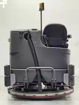 Ручна вакуумна підмітальна машина 2018  Nilfisk CS7010 1200B (6)