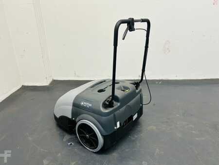 Máquina barredora 2022 Nilfisk SW750 (4)