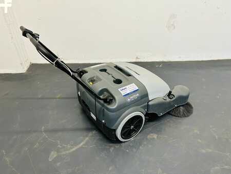 Máquina barredora 2022 Nilfisk SW750 (4)