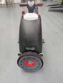 Zametací sací stroj 2025  Numatic TTB3045NX-R (3)