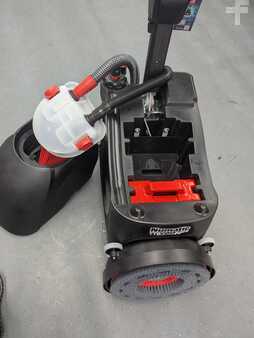 Zametací sací stroj 2025  Numatic TTB3045NX-R (6)