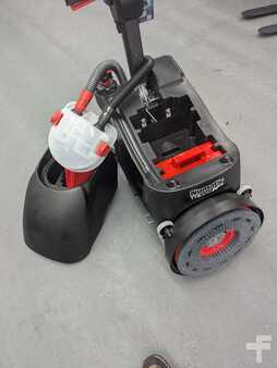 Zametací sací stroj 2025  Numatic TTB3045NX-R (8)