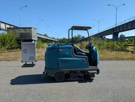 Pedestrian Vacuum Sweeper 2016  Tennant T17 (1)