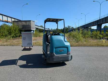 Pedestrian Vacuum Sweeper 2016  Tennant T17 (2)