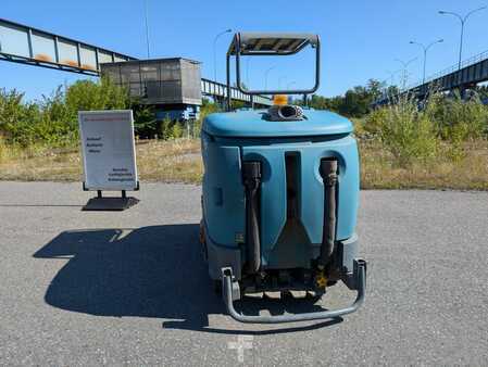 Pedestrian Vacuum Sweeper 2016  Tennant T17 (4)