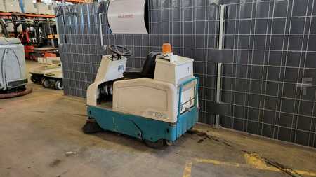 Pedestrian Vacuum Sweeper  Tennant 6100 (2)