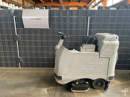 Autolaveuse aspirante - Nilfisk BR 850 SC (1)