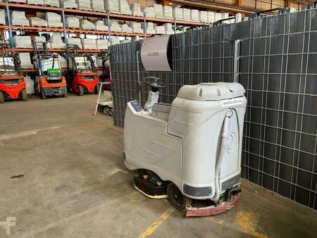 Autolaveuse aspirante - Nilfisk BR 850 SC (2)