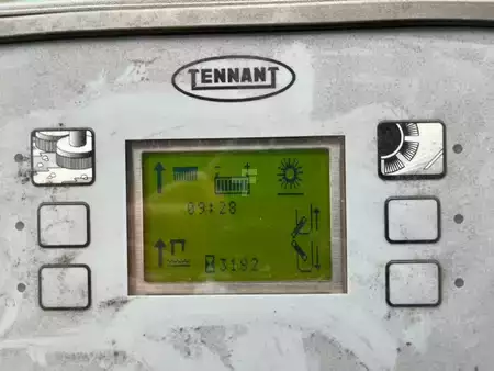 Seprő-szívó berendezés / gép 2015  Tennant 8300 (10)