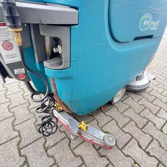 Riding scrubber dryer 2018  Tennant T500 (11)
