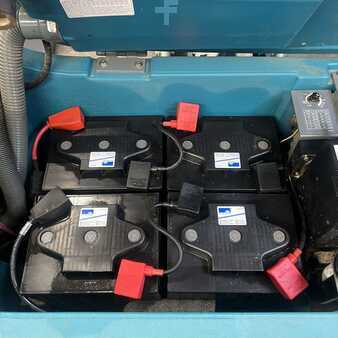 Riding scrubber dryer 2018  Tennant T500 (15)